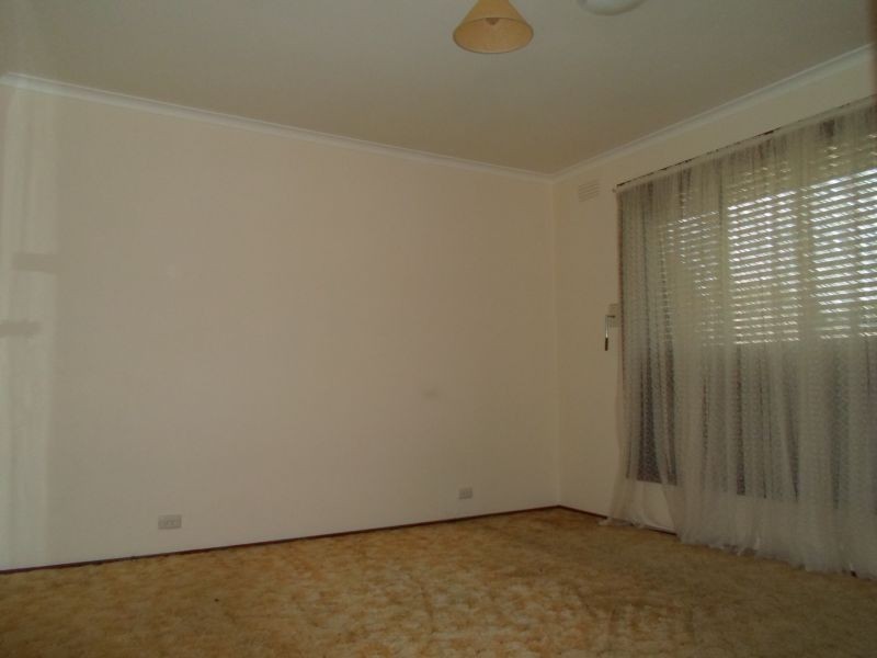 17 Balnarring Drive, Kings Park VIC 3021