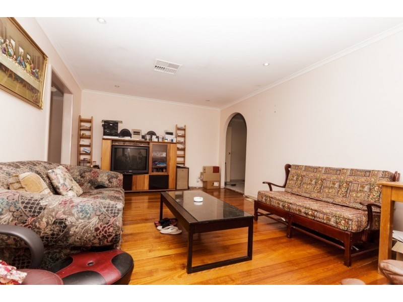 94 Main Road East, St Albans VIC 3021