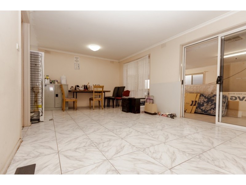 94 Main Road East, St Albans VIC 3021