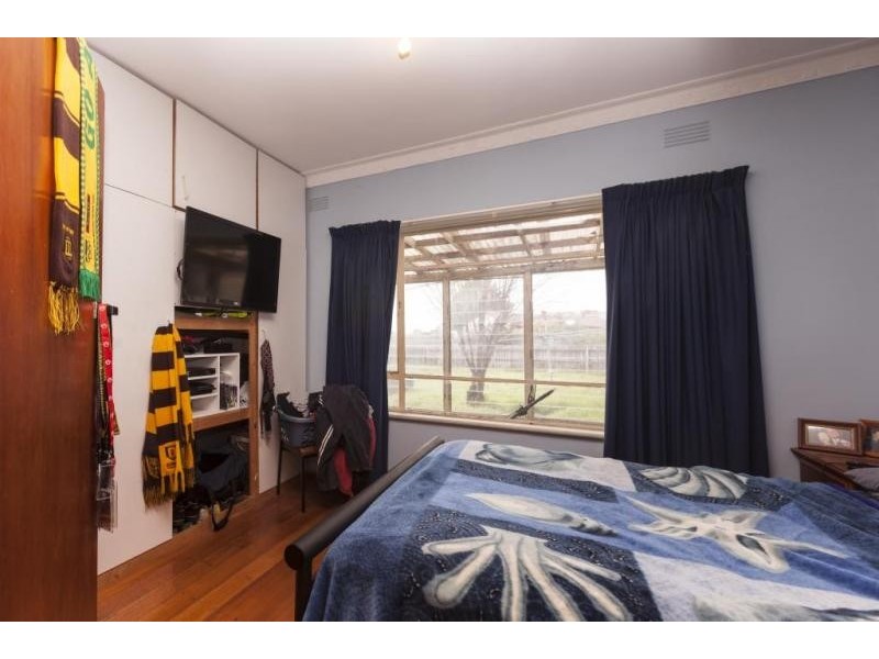 32 Beaver Street, St Albans VIC 3021
