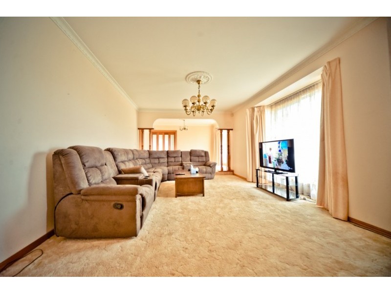 43 Springbank Way, Brookfield VIC 3338