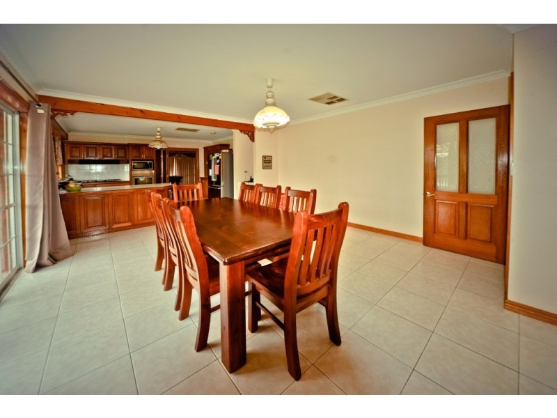 43 Springbank Way, Brookfield VIC 3338