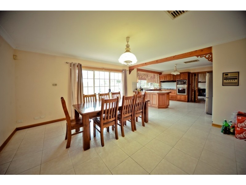 43 Springbank Way, Brookfield VIC 3338