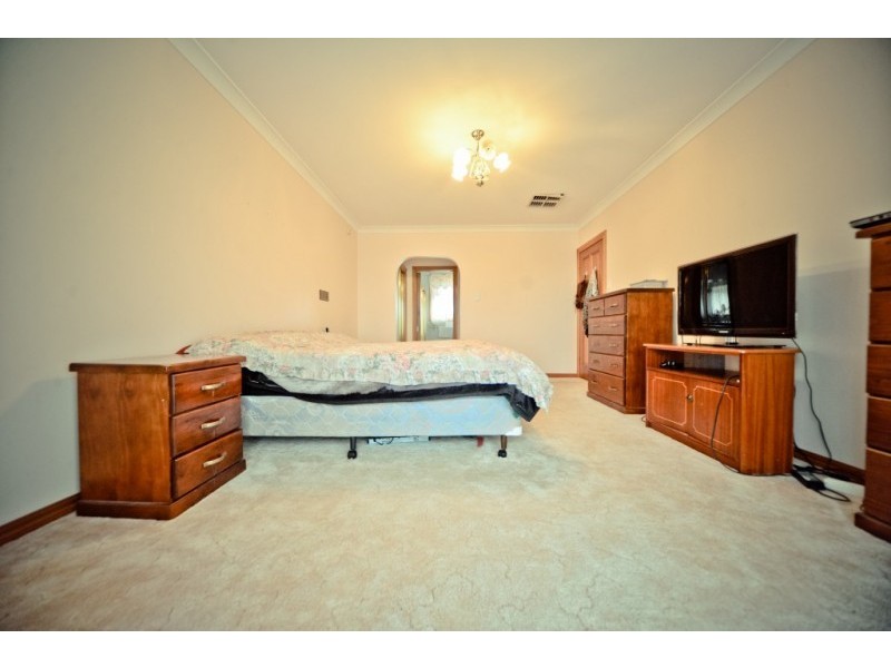 43 Springbank Way, Brookfield VIC 3338