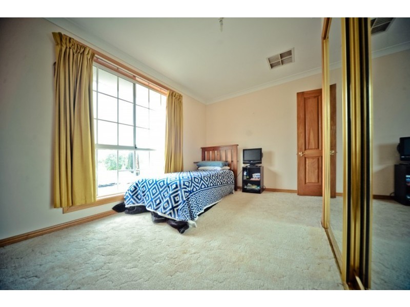 43 Springbank Way, Brookfield VIC 3338
