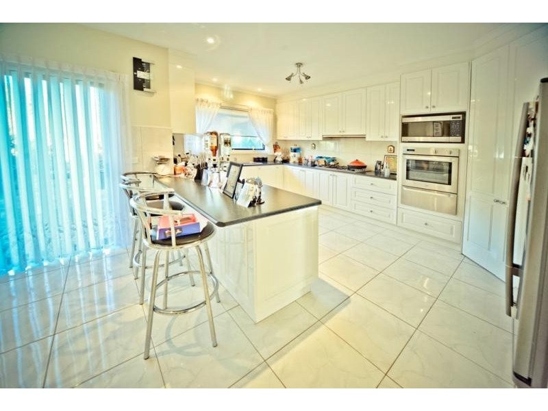 35 Domain Way, Taylors Hill VIC 3037