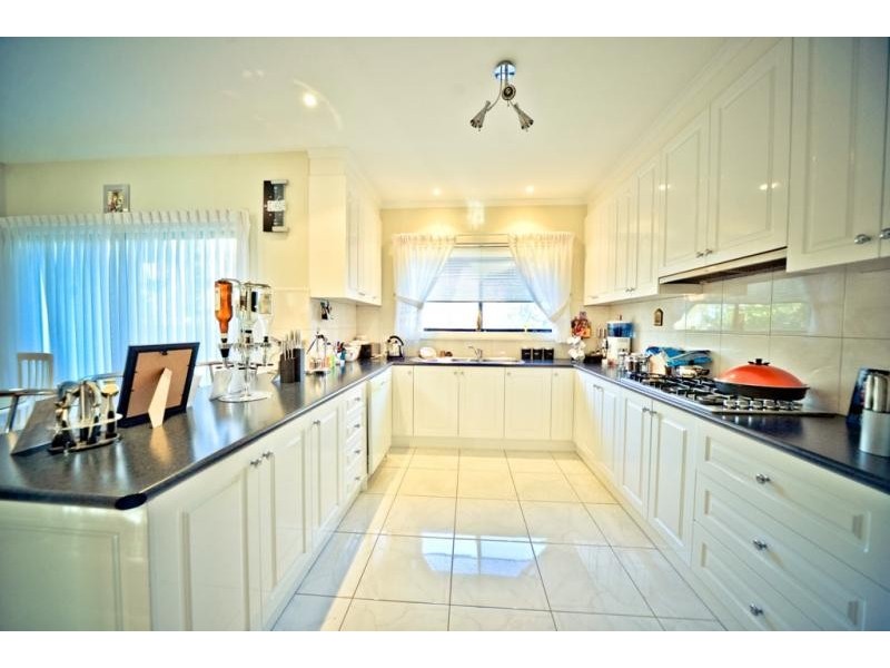 35 Domain Way, Taylors Hill VIC 3037