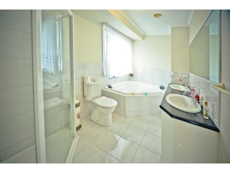 35 Domain Way, Taylors Hill VIC 3037