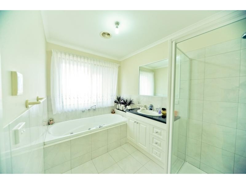 35 Domain Way, Taylors Hill VIC 3037