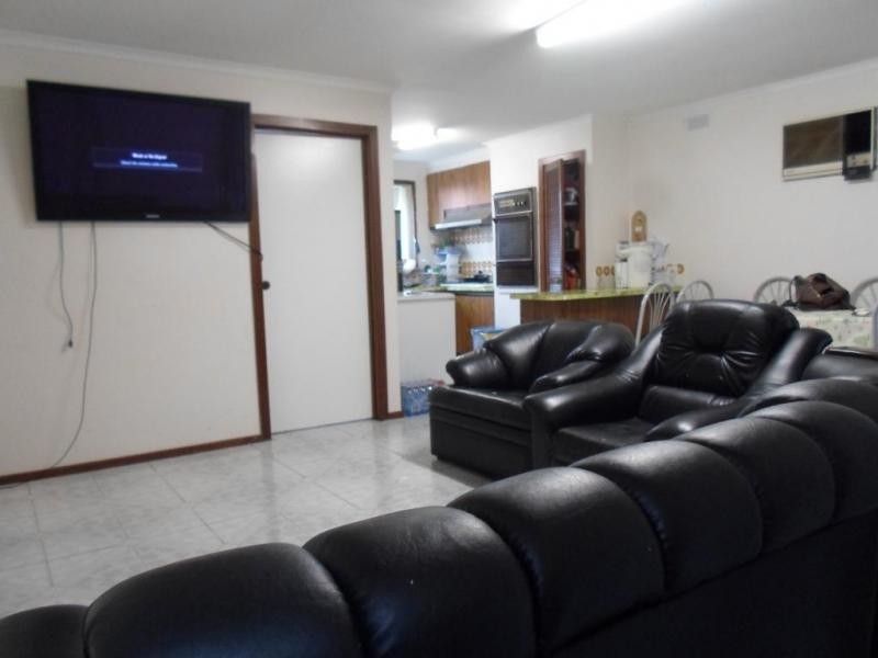 15 Winnington Street, Deer Park VIC 3023