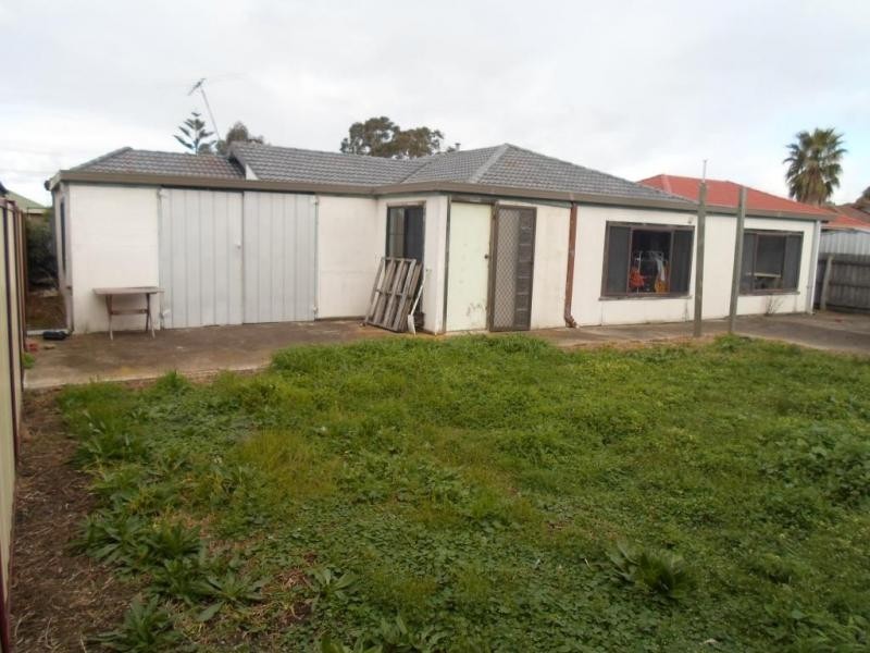 15 Winnington Street, Deer Park VIC 3023