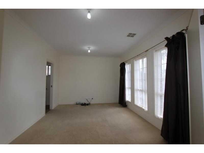 1/107 Fox Street, St Albans VIC 3021