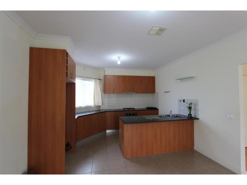 1/107 Fox Street, St Albans VIC 3021