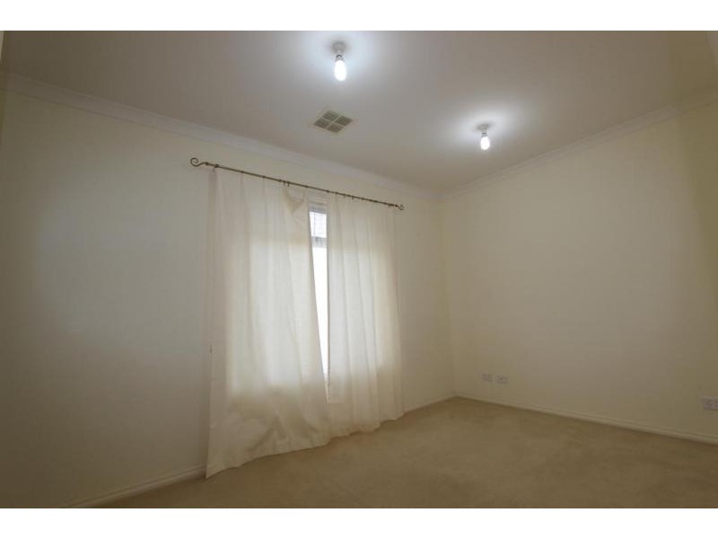 1/107 Fox Street, St Albans VIC 3021