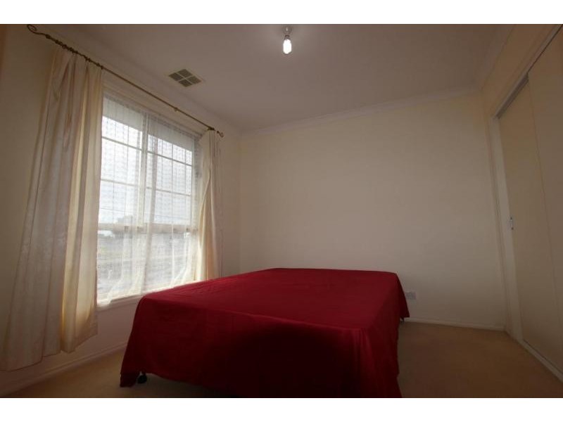 1/107 Fox Street, St Albans VIC 3021