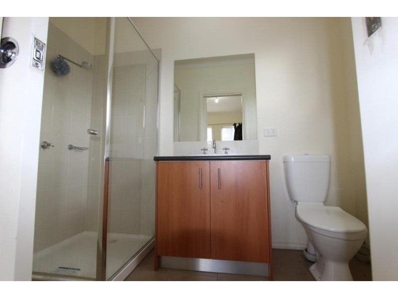 1/107 Fox Street, St Albans VIC 3021