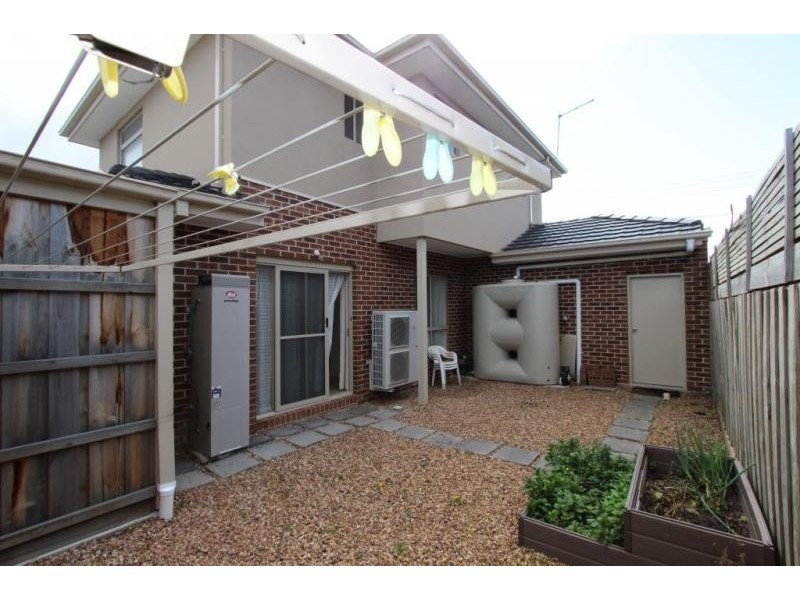 1/107 Fox Street, St Albans VIC 3021