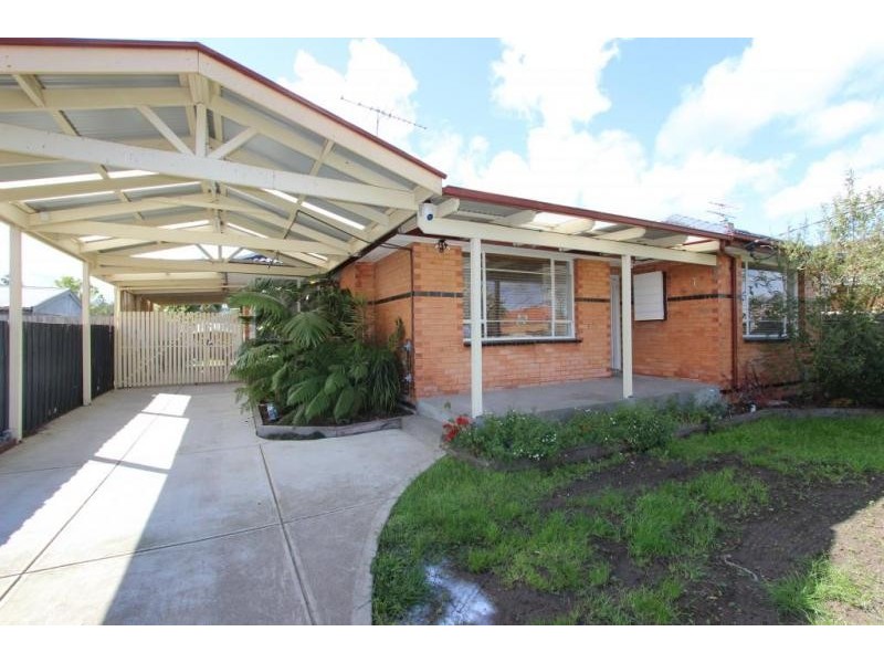 12 Halesworth Street, St Albans VIC 3021