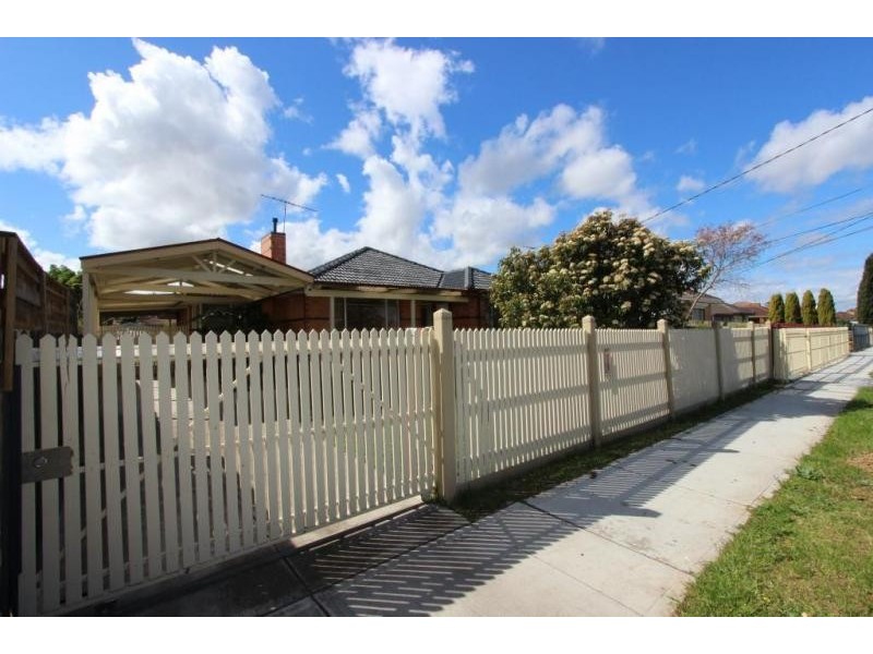 12 Halesworth Street, St Albans VIC 3021