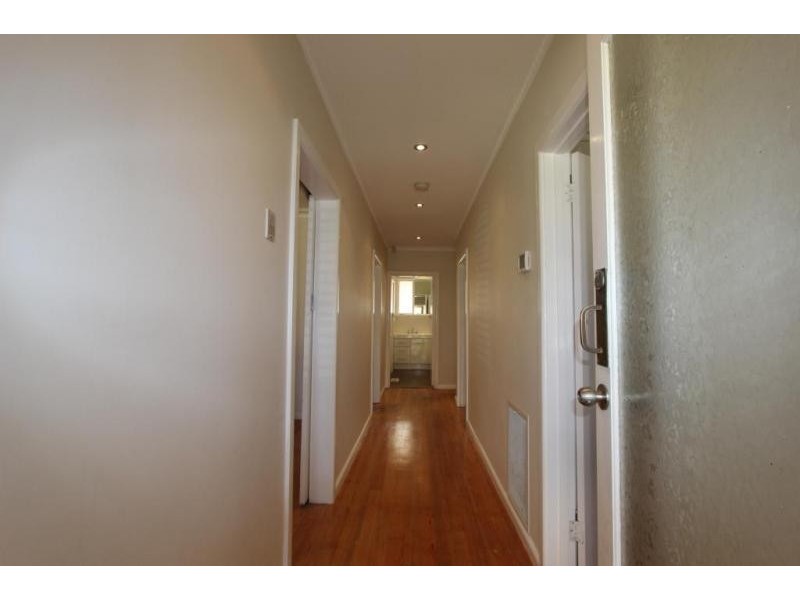 12 Halesworth Street, St Albans VIC 3021