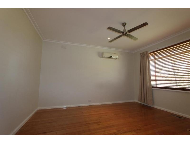 12 Halesworth Street, St Albans VIC 3021