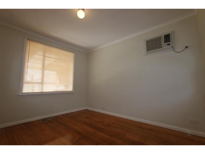 12 Halesworth Street, St Albans VIC 3021