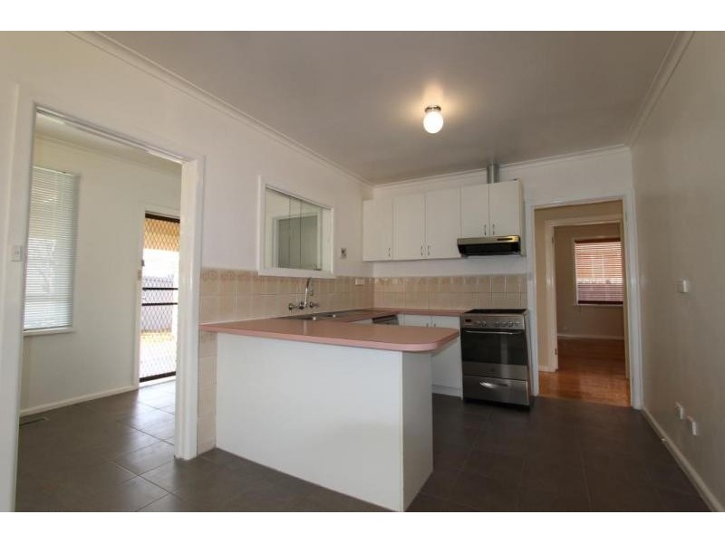 12 Halesworth Street, St Albans VIC 3021