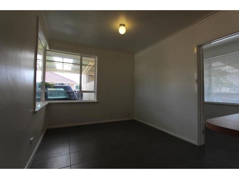 12 Halesworth Street, St Albans VIC 3021