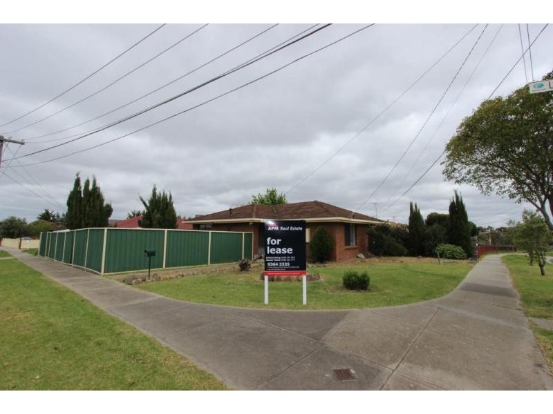 3 Peterborough Crs, Deer Park VIC 3023