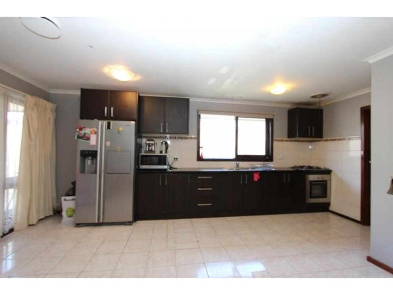 100 Gillespie Road, Kings Park VIC 3021