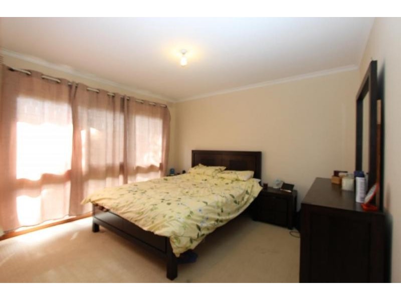 100 Gillespie Road, Kings Park VIC 3021