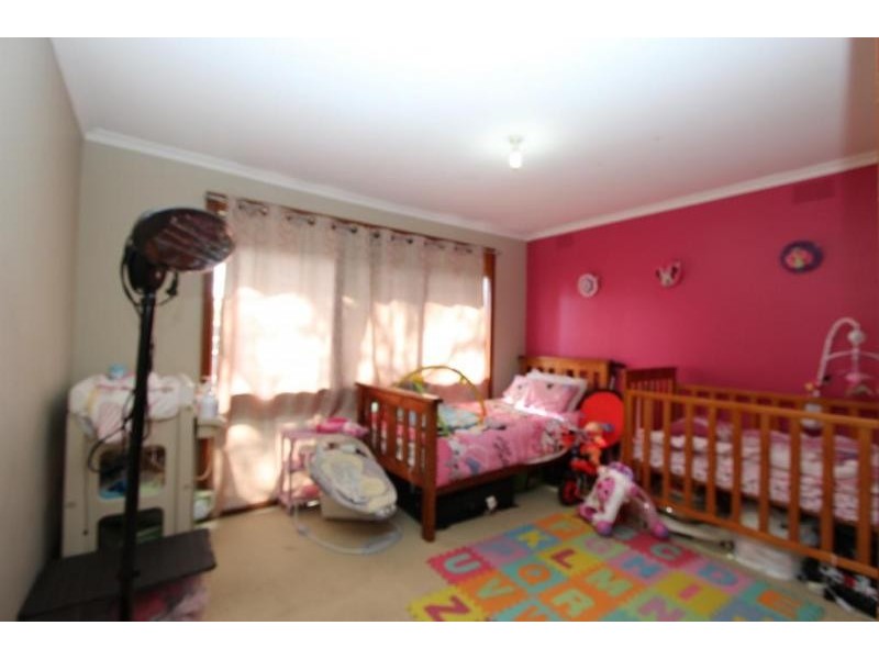 100 Gillespie Road, Kings Park VIC 3021