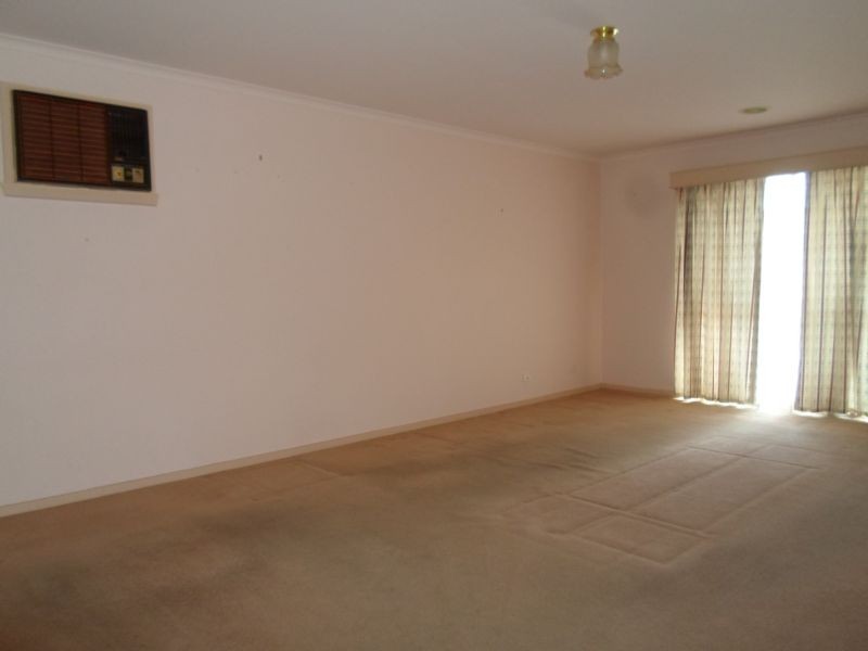 1 Kellybrook Close, Delahey VIC 3037