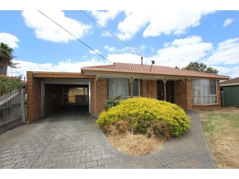 4 Pageant Walk, Kings Park VIC 3021