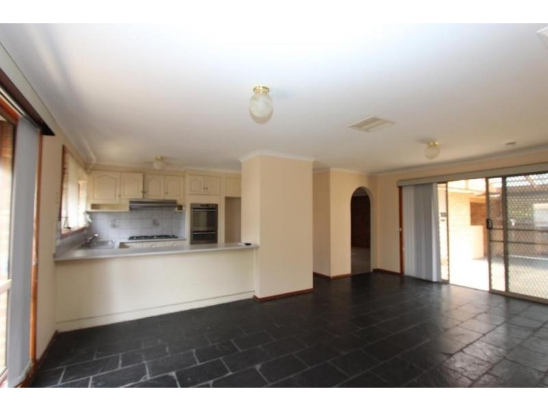 4 Pageant Walk, Kings Park VIC 3021