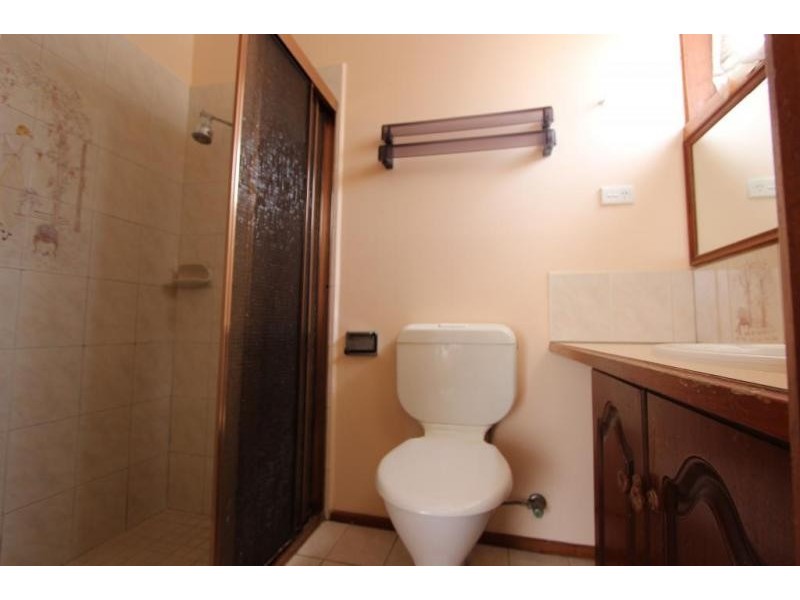 4 Pageant Walk, Kings Park VIC 3021