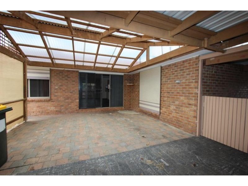 4 Pageant Walk, Kings Park VIC 3021