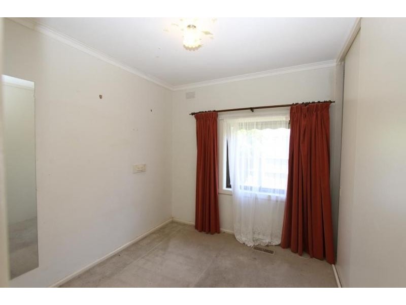 37 Douglas Avenue, St Albans VIC 3021