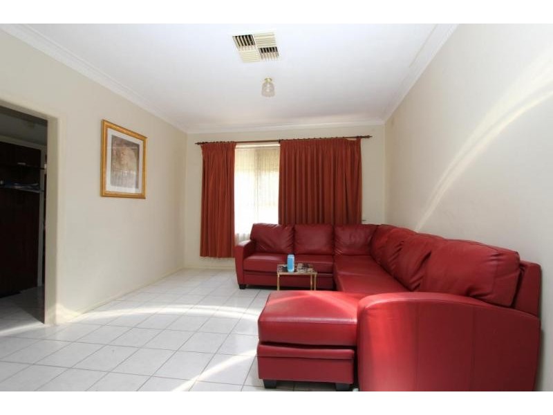 37 Douglas Avenue, St Albans VIC 3021