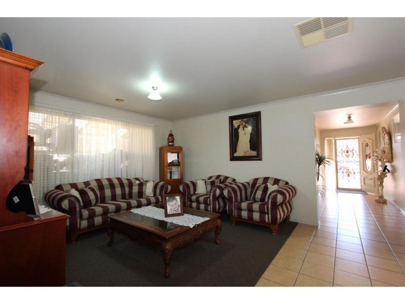 37 Domain Way, Taylors Hill VIC 3037