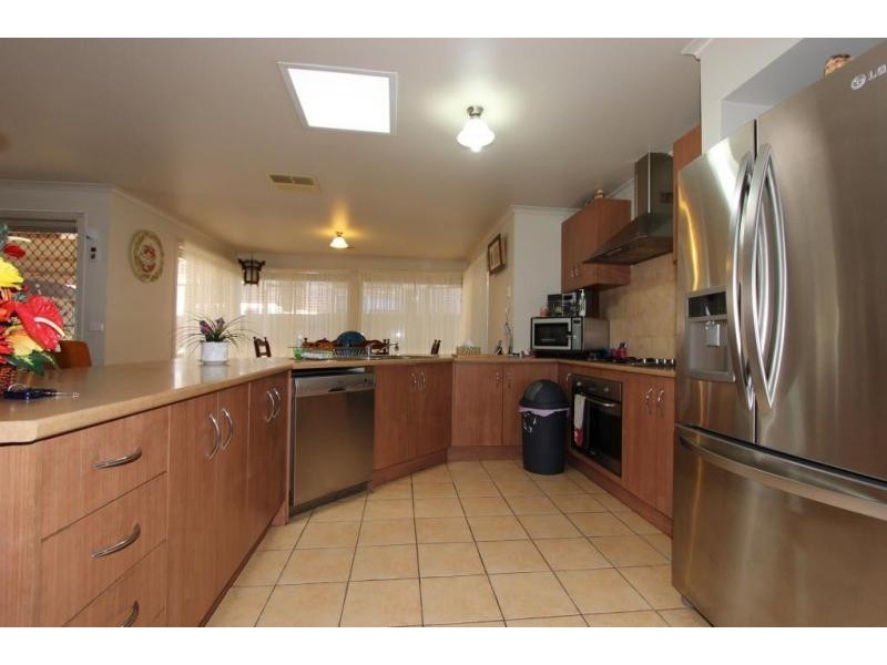 37 Domain Way, Taylors Hill VIC 3037