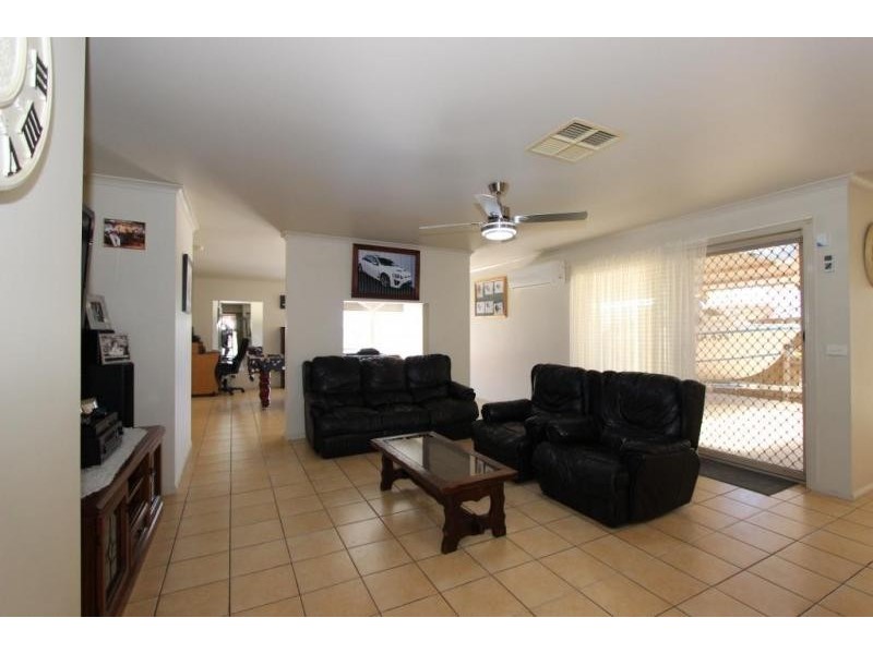 37 Domain Way, Taylors Hill VIC 3037