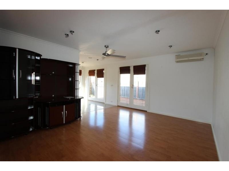 2/39 Manchester Drive, Sydenham VIC 3037