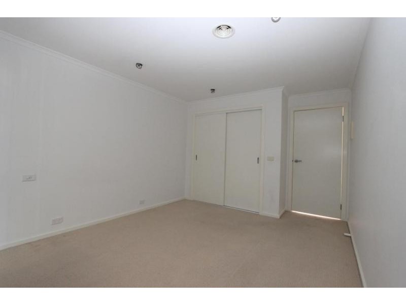 2/39 Manchester Drive, Sydenham VIC 3037