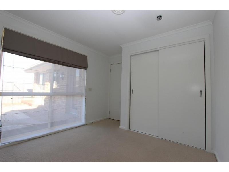 2/39 Manchester Drive, Sydenham VIC 3037