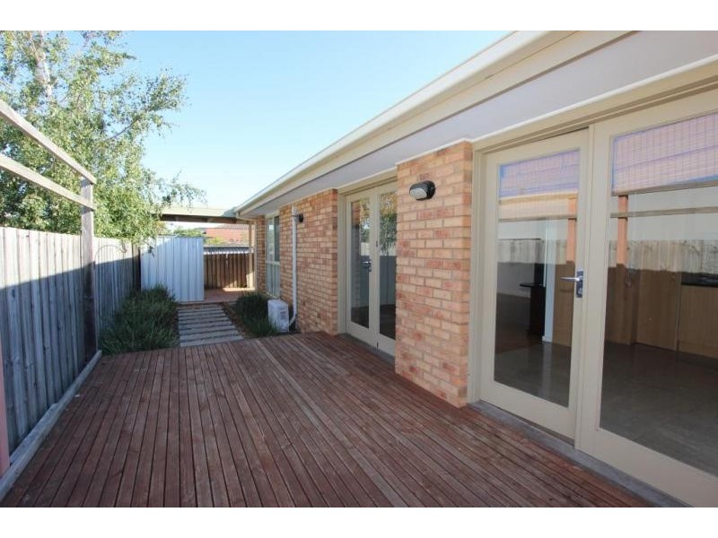 2/39 Manchester Drive, Sydenham VIC 3037