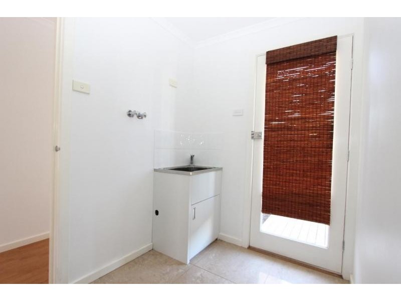 2/39 Manchester Drive, Sydenham VIC 3037