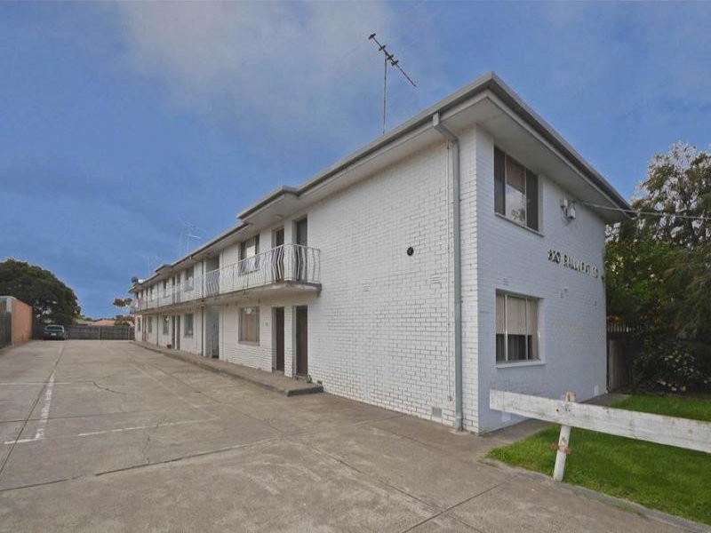 2/820 Ballarat Road, Deer Park VIC 3023