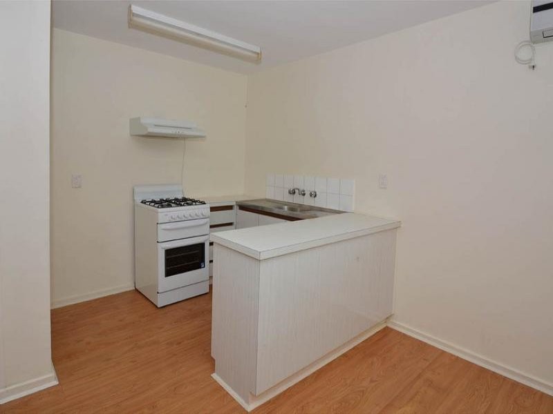 2/820 Ballarat Road, Deer Park VIC 3023