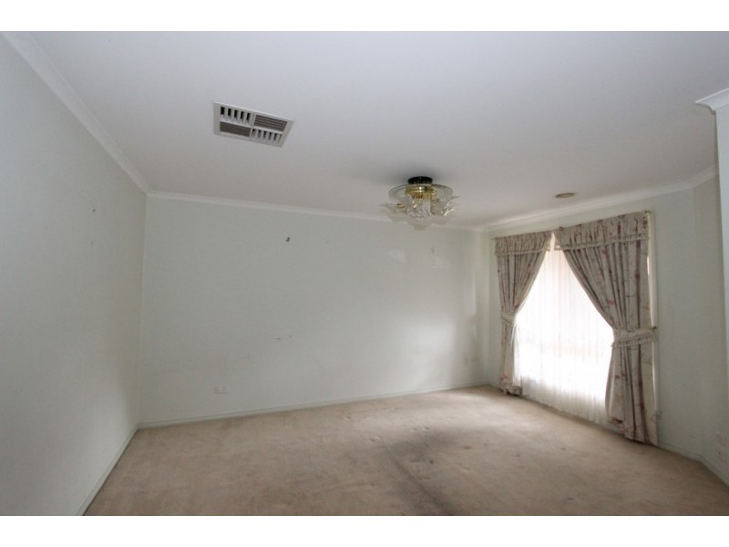 81 Moonstone Circuit, St Albans VIC 3021